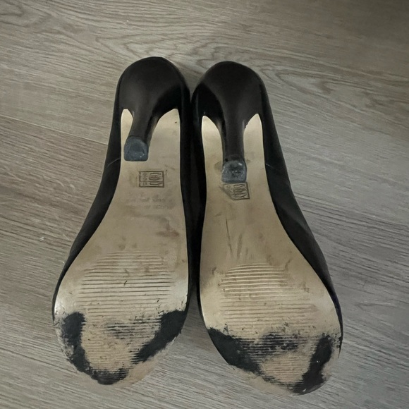 Shoes - Picture 4 of 5